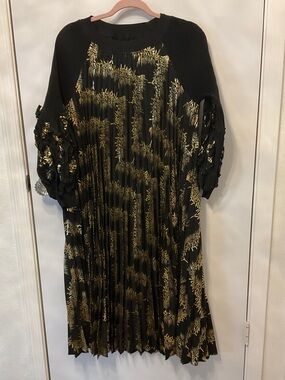 Black & Gold Pleated Long Sleeve Dress NWOT One Size